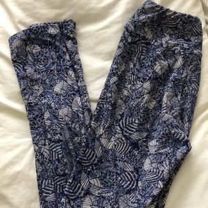 Blue patterned leggings